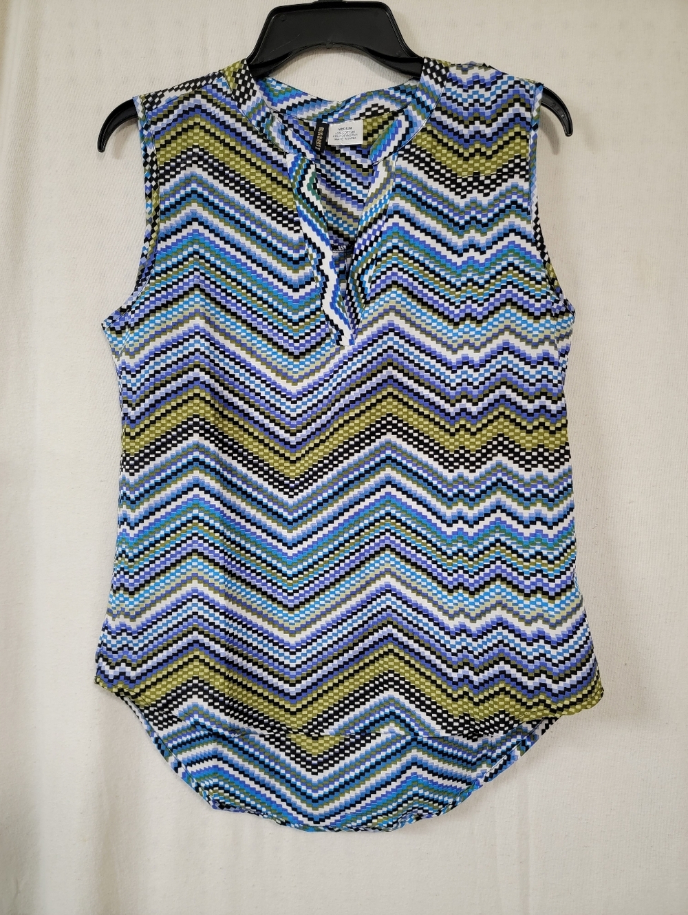 Manhattan Blues Sleeveless Chevron Tank Size Medium Super Soft Material